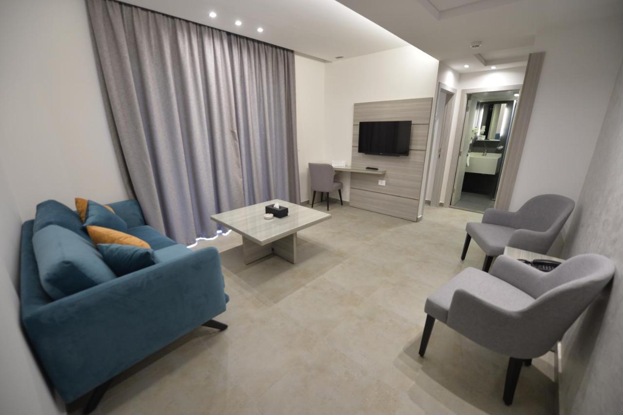 Zett Hotel Dżunija Zewnętrze zdjęcie