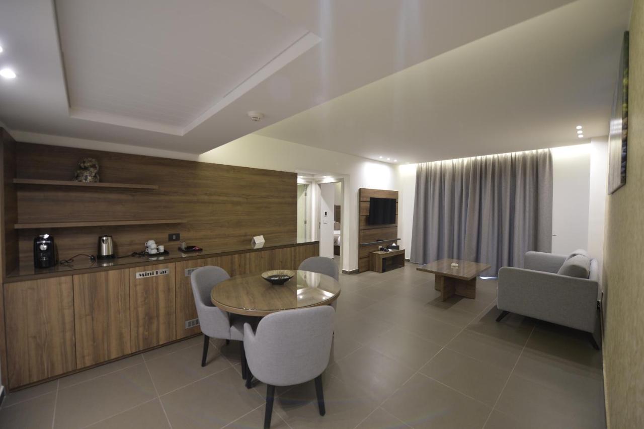 Zett Hotel Dżunija Zewnętrze zdjęcie