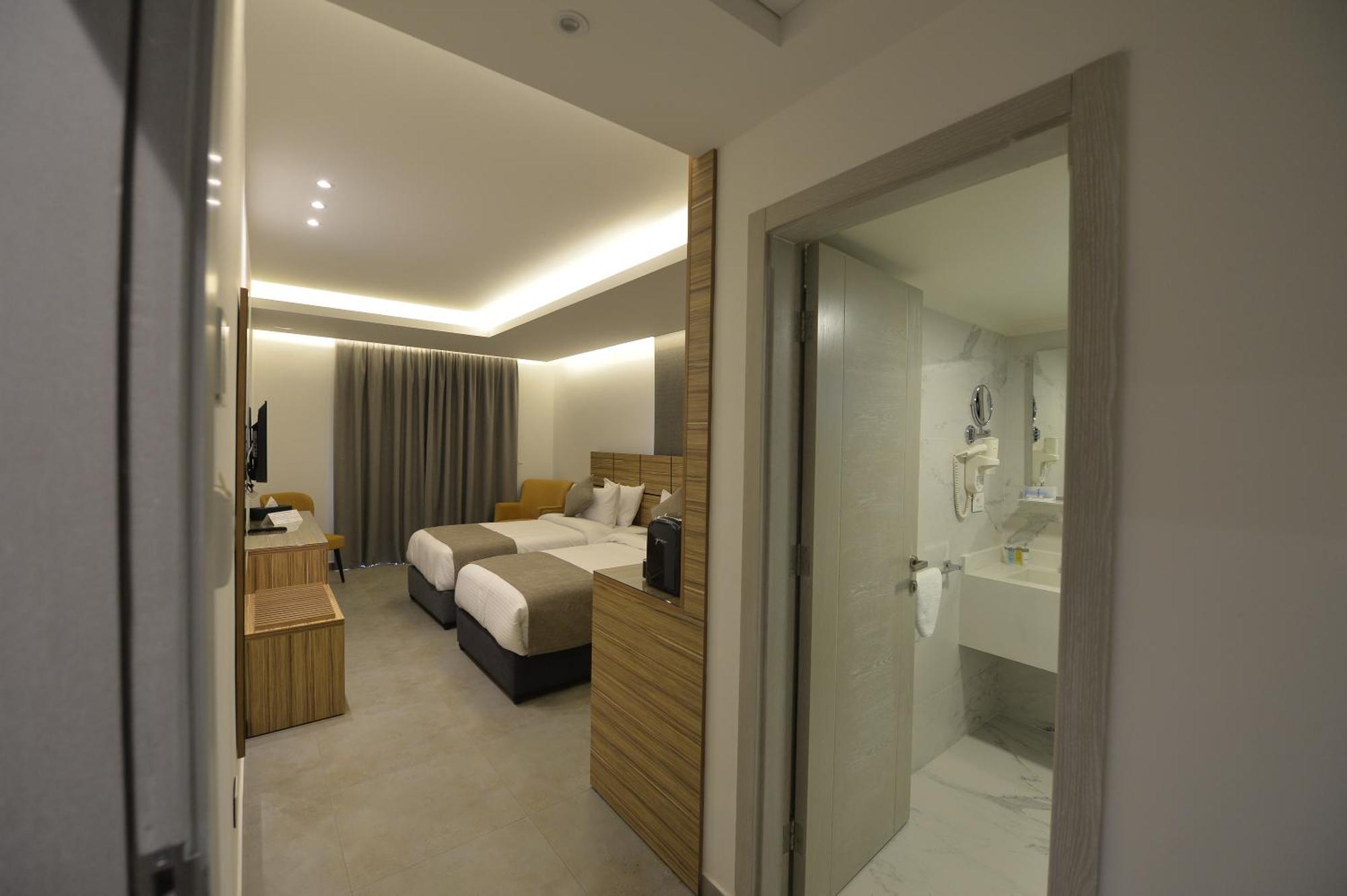 Zett Hotel Dżunija Zewnętrze zdjęcie